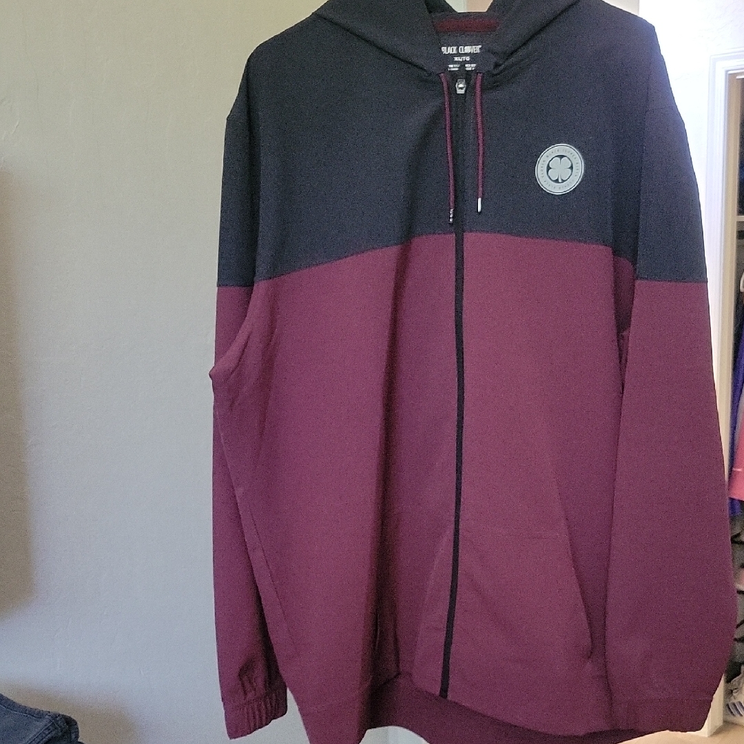 Nwot Black Clover Men's Black And Maroon Zip-Up Sweater